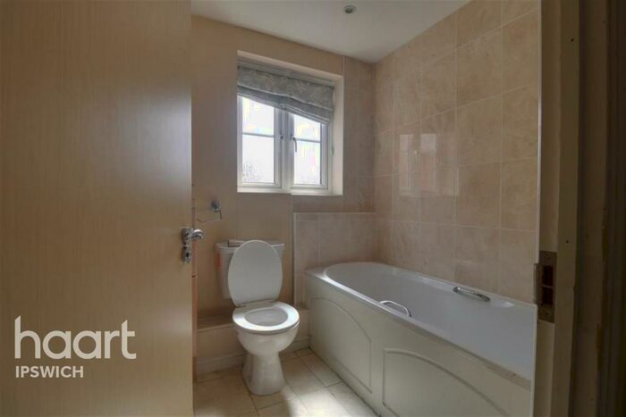 2 Bedroom Flat To Rent In Celestion Drive, Ipswich, IP3