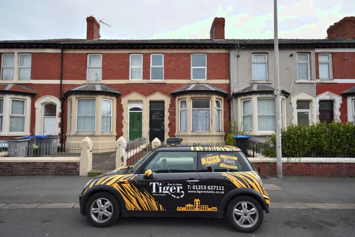2 Bedroom Flat To Rent In Egerton Road, Blackpool, Lancashire, FY1