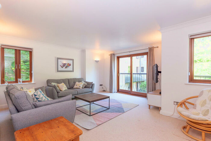 2 Bedroom Apartment To Rent In Dorchester Close, Headington, OX3