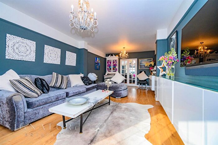 4 Bedroom Detached House For Sale In Toms Lane, Kings Langley, WD4