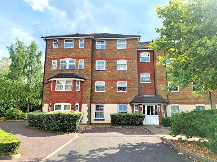 2 Bedroom Flat For Sale In Wingate Court, Aldershot, Hampshire, GU11