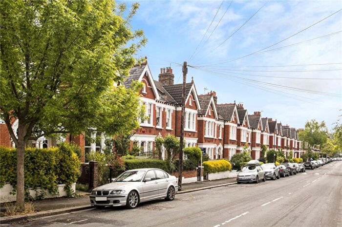 1 Bedroom Apartment To Rent In Holmdene Avenue, London, SE24