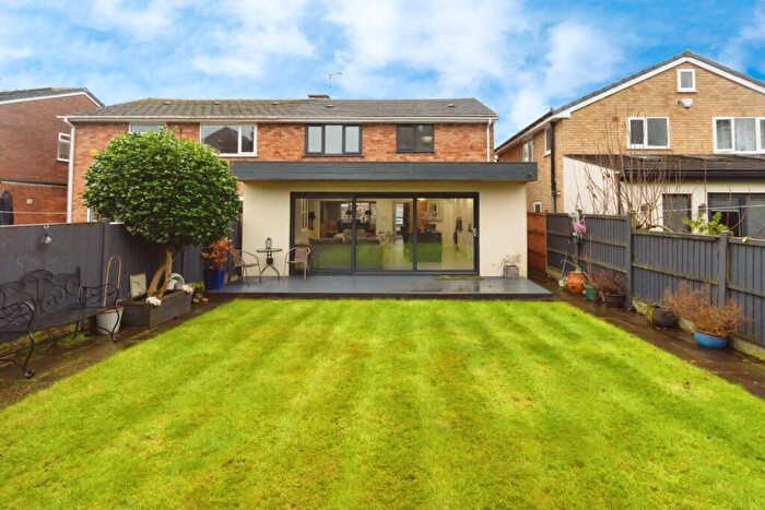 3 Bedroom Semi Detached House For Sale In Oakfields Way, Catherine-De-Barnes, Solihull, B91