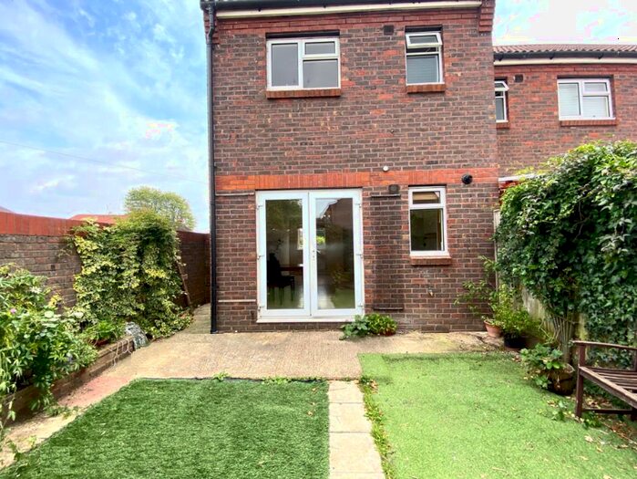 2 Bedroom House To Rent In Guildford, GU1