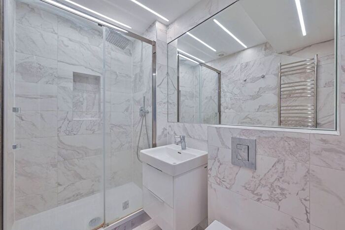 1 Bedroom Flat To Rent In Trebovir Road, Earls Court, London, SW5