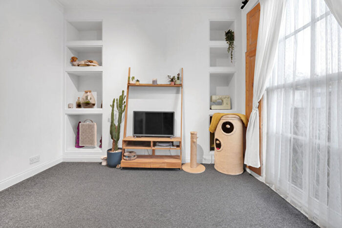 1 Bedroom End Of Terrace House To Rent In Leighton Road, Kentish Town, NW5
