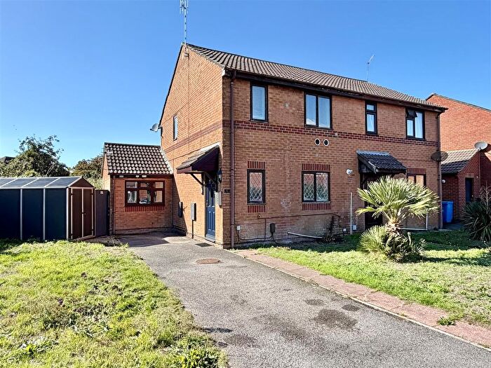 3 Bedroom Semi-Detached House For Sale In Albany Gardens, Hamworthy, BH15