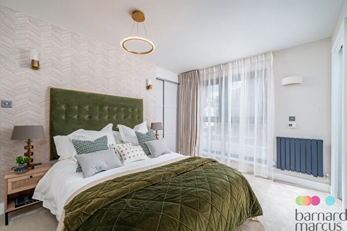 2 Bedroom Flat For Sale In The Grove, Shepherds Bush, London, W6