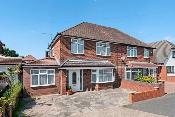 5 Bedroom Semi-Detached House For Sale In Mahlon Avenue, Ruislip, HA4