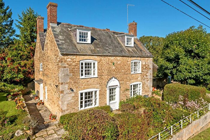 5 Bedroom Detached House For Sale In Causeway, Weymouth, DT4