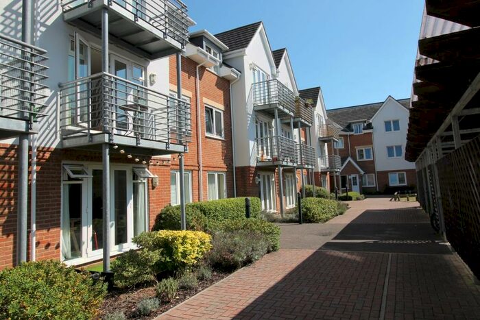 2 Bedroom Flat To Rent In Old Dairy Close, Fleet, GU51