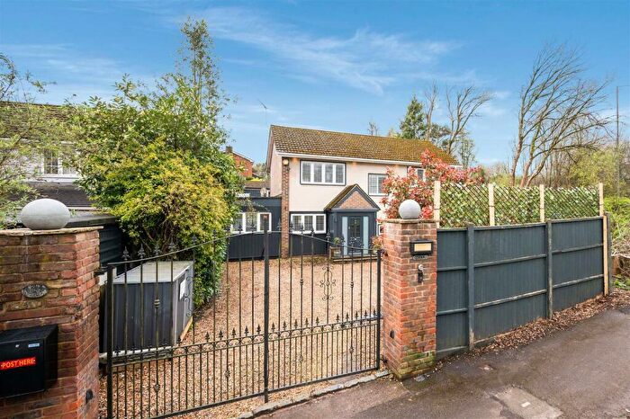 4 Bedroom Detached House For Sale In Chipstead Lane, Tadworth, KT20
