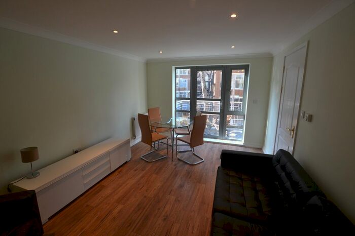 2 Bedroom Maisonette To Rent In Guildhouse Street, London, SW1V