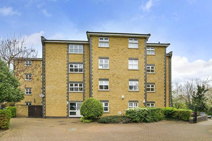2 Bedroom Flat To Rent In Twig Folly Close, London, E2