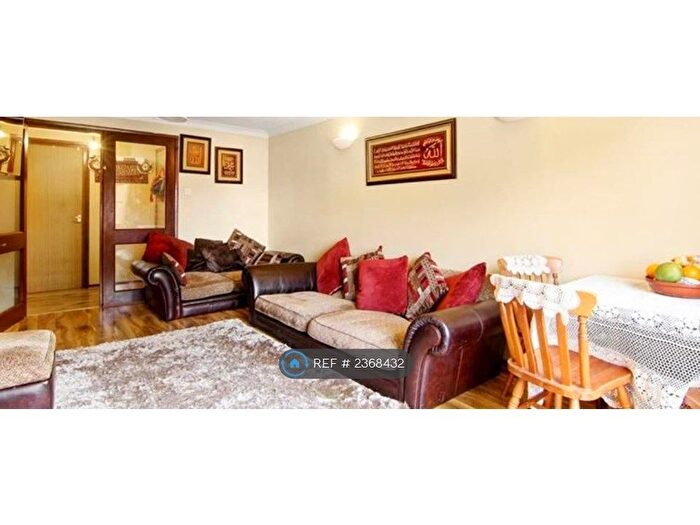 2 Bedroom Flat To Rent In Lowry Crescent, Mitcham, CR4