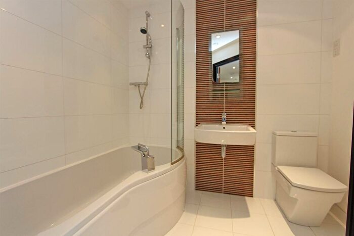2 Bedroom Apartment To Rent In Kingswood, KT20