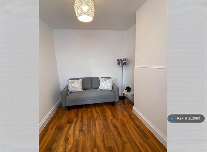 2 Bedroom End Of Terrace House To Rent In Highgrove Terrace, Reading, RG1