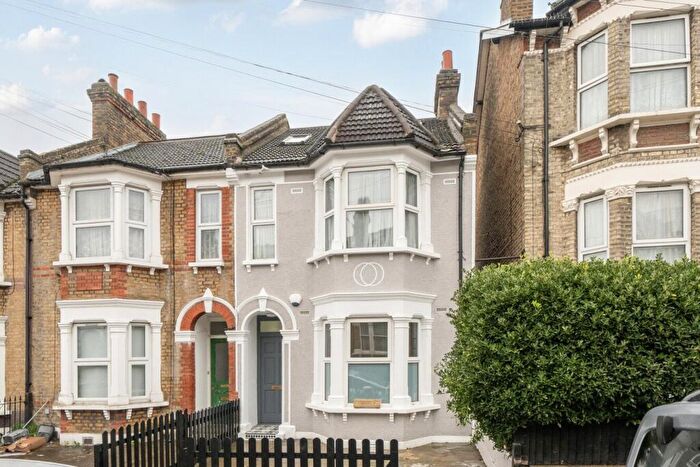 4 Bedroom End Of Terrace House For Sale In Beechfield Road, London, SE6