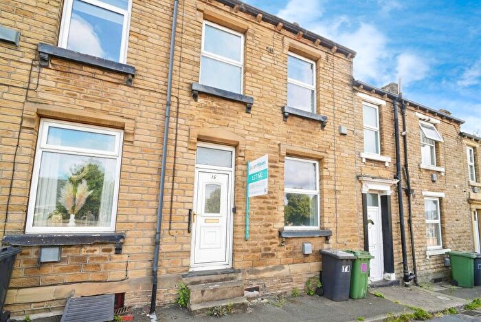 3 Bedroom Terraced House For Sale In Victoria Street, Moldgreen, Huddersfield, HD5