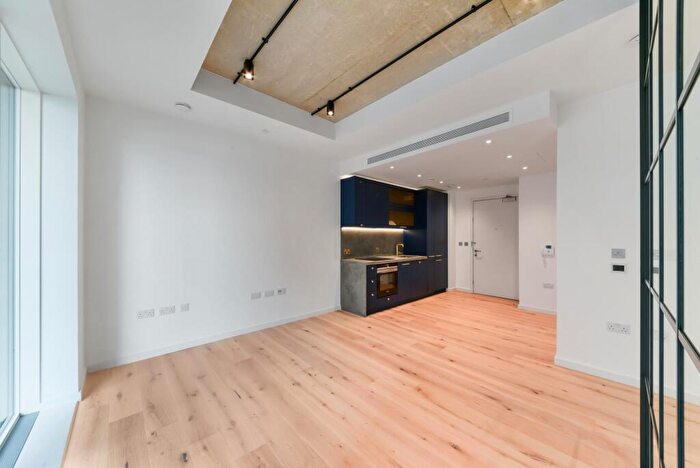 Apartment To Rent In Dulke House, Goodluck Hope, London, E14