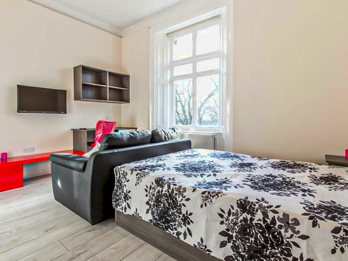 Studio To Rent In Headingley Lane, Leeds, West Yorkshire, LS6