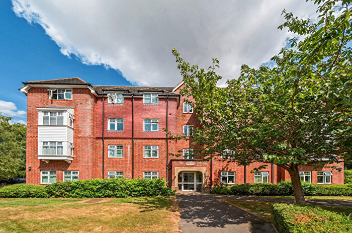 2 Bedroom Apartment For Sale In The Hollies, Mapledurwell, Basingstoke, RG24