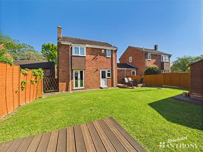 3 Bedroom Link Detached House For Sale In Edrich Avenue, Oldbrook, Milton Keynes, Buckinghamshire, MK6