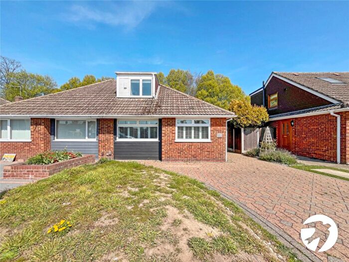 3 Bedroom Semi Detached House For Sale In Minterne Avenue, Sittingbourne, Kent, ME10