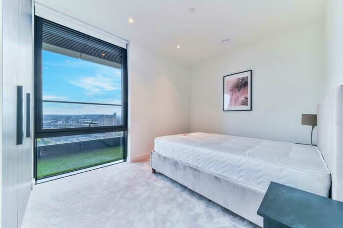 2 Bedroom Flat To Rent In Bagshaw Building, Wardian, Wards Place, Isle Of Dogs, London, E14