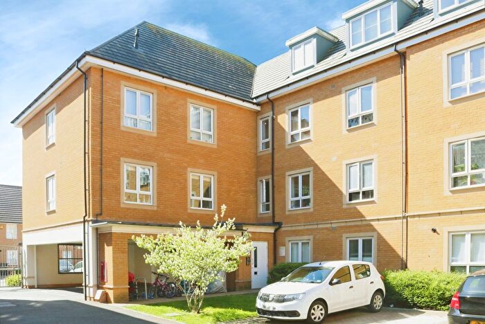 1 Bedroom Flat For Sale In Kenyon Way, Langley, SL3