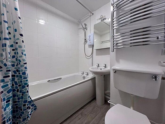 1 Bedroom Flat For Sale In Caernarvon Road, Chichester, PO19