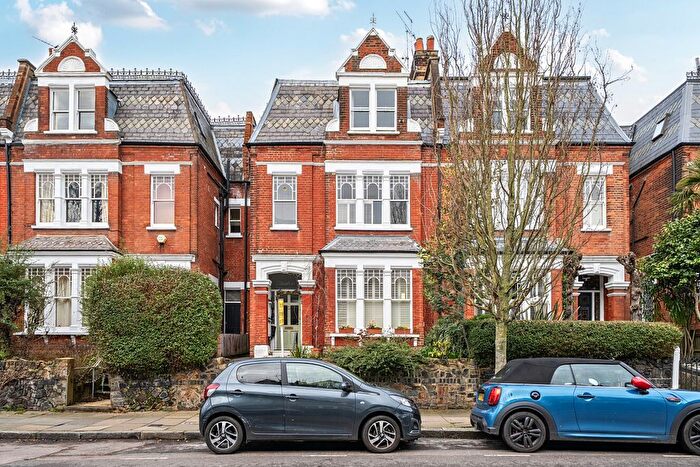 1 Bedroom Flat For Sale In Whitehall Park, Highgate, London, N19