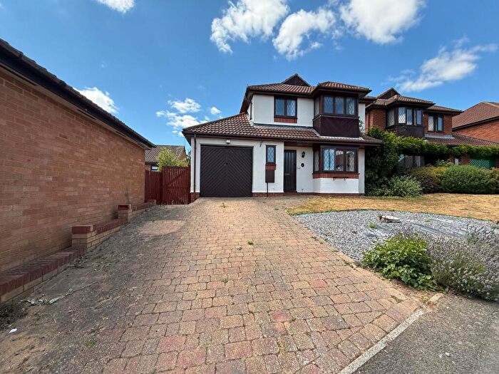 3 Bedroom Detached House For Sale In Charndon Close, Luton, LU3