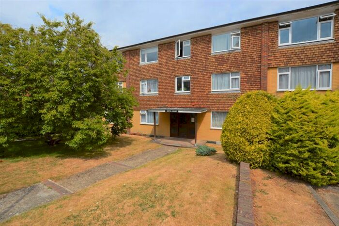 2 Bedroom Flat To Rent In Southfield Road, Tunbridge Wells, TN4