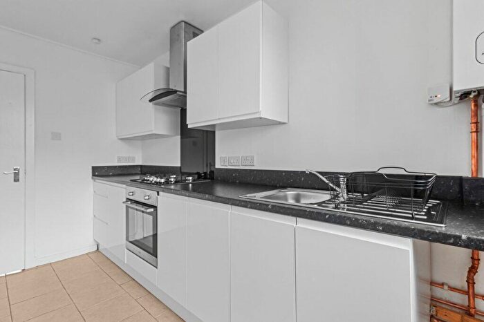 2 Bedroom Flat To Rent In Aitken Street, Airdrie, ML6