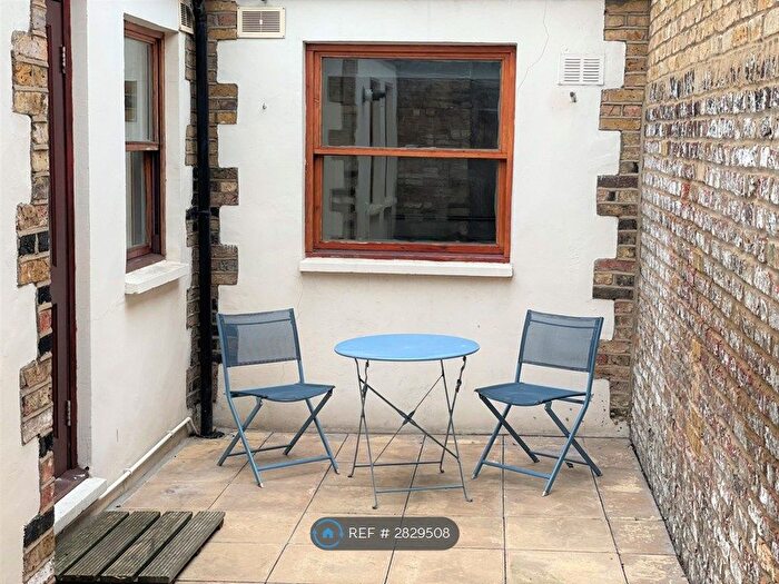 2 Bedroom Flat To Rent In Friary Road, London, SE15