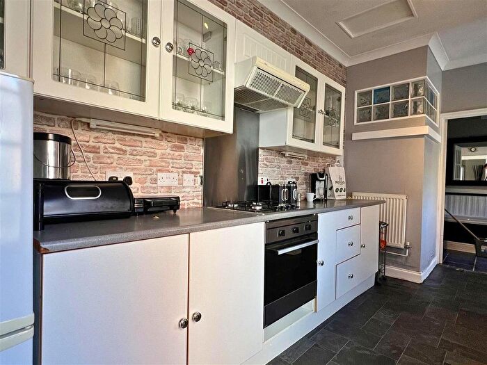 2 Bedroom Flat For Sale In Esplanade Road, Scarborough, YO11