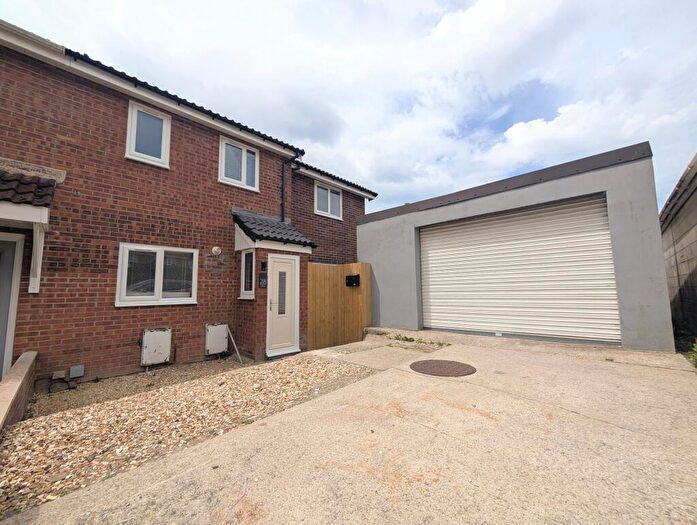 3 Bedroom Semi-Detached House To Rent In Tylcha Ganol, Tonyrefail, Porth, CF39