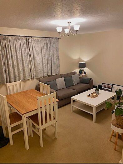 2 Bedroom Flat To Rent In Brandon Court, Cambridge, CB1