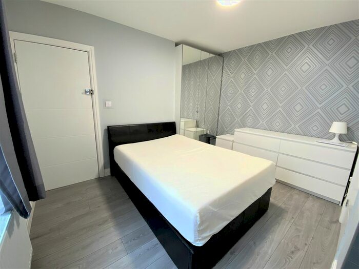 Studio To Rent In Alfred Road, Acton, London, W3