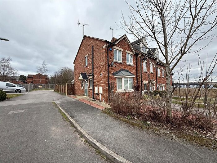 3 Bedroom End Of Terrace House To Rent In Cambourne Place, Mansfield, NG18