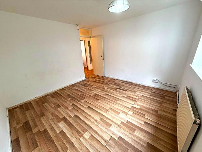 1 Bedroom Flat To Rent In Thornhill Gardens, Barking, IG11
