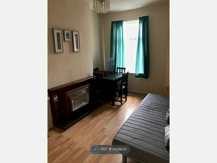 2 Bedroom Flat To Rent In Dovecote Lane, Nottingham, NG9