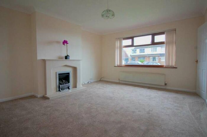 2 Bedroom Bungalow To Rent In Hala Hill, Lancaster, LA1