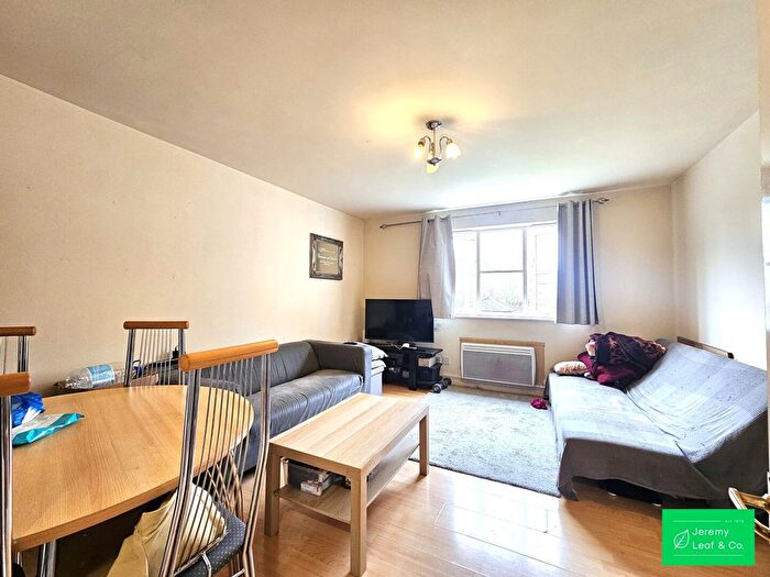 2 Bedroom Flat To Rent In Simms Gardens, N2