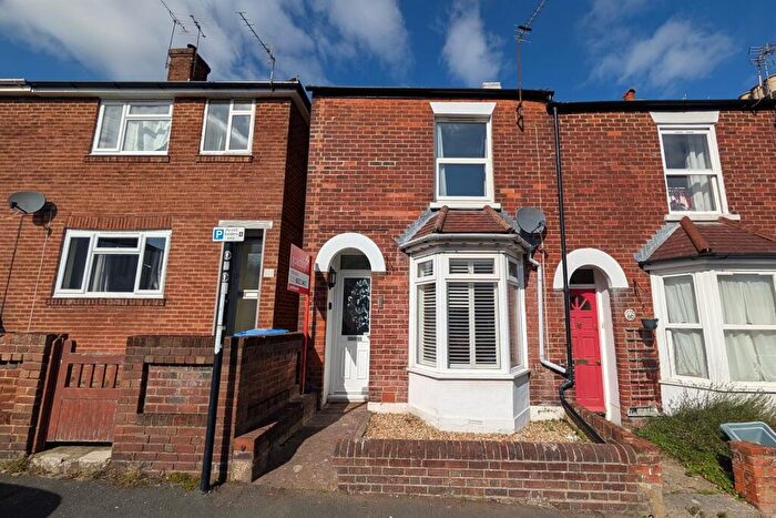 2 Bedroom End Of Terrace House For Sale In Inner Avenue, SO14