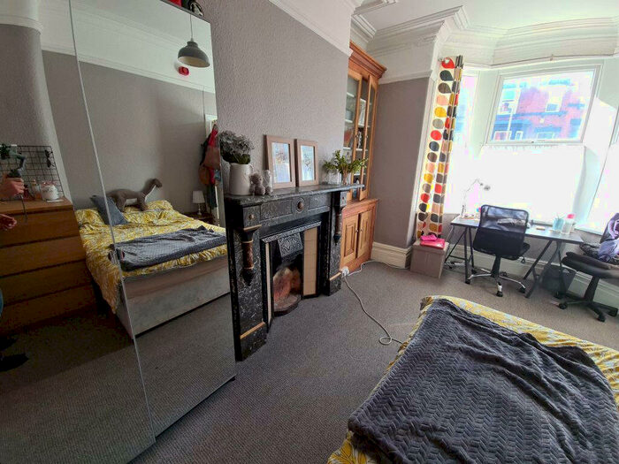 6 Bedroom House To Rent In Ridgeway Terrace, Leeds, LS6