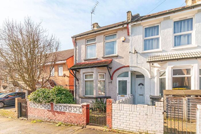 2 Bedroom Property For Sale In Ladbrooke Road, South Norwood, London, SE25