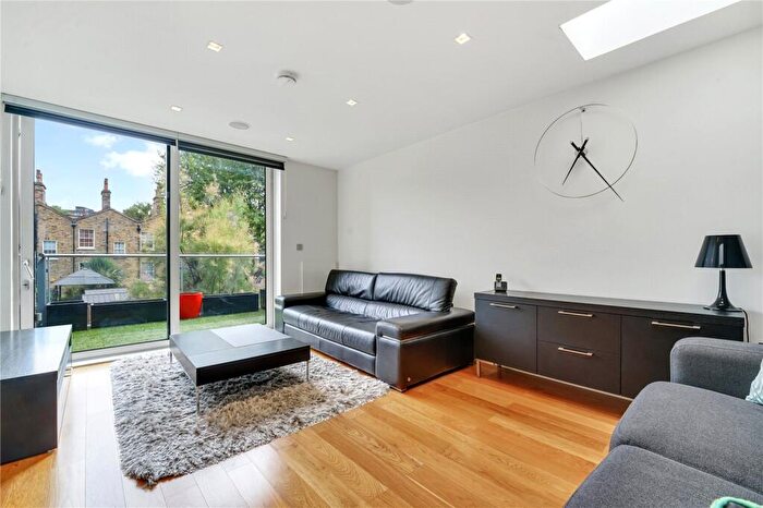 4 Bedroom House To Rent In Taplow Street, N1