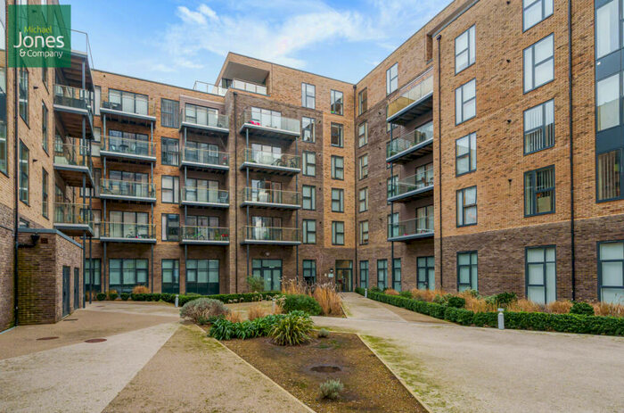 2 Bedroom Flat To Rent In The Causeway, Goring-by-Sea, Worthing, West Sussex, BN12